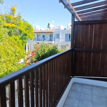Σπίτι διακοπών Brand New Townhouse With Infrastructure Πάφος
