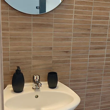 Brand New Townhouse With Infrastructure Nyaraló