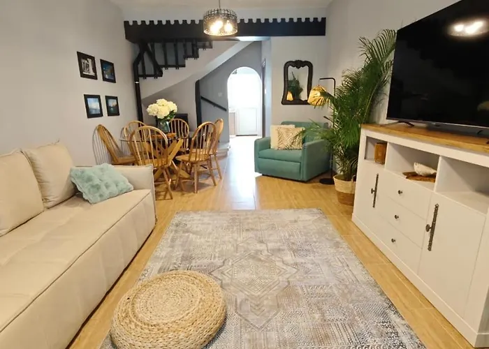 Brand New Townhouse With Infrastructure Nyaraló