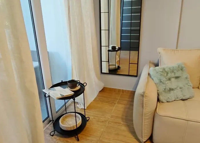 Brand New Townhouse With Infrastructure Feriehus